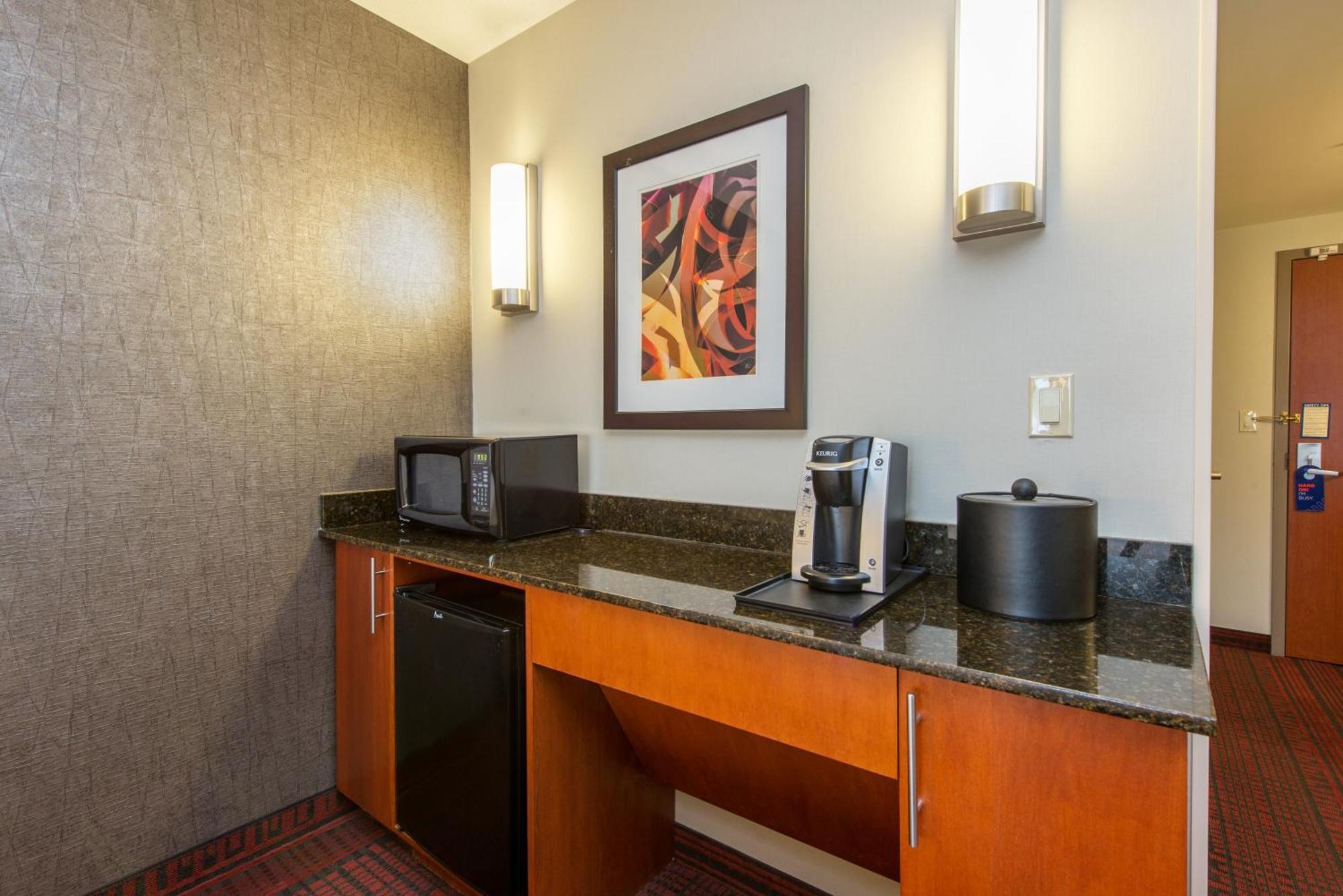 Holiday Inn Express Hotel & Suites Auburn By Ihg Bagian luar foto